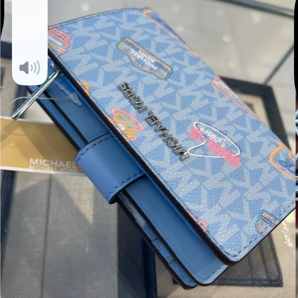 Michael Kors Jet Set Travel Medium Printed Signature Logo Bi-Fold Wallet LT SKY